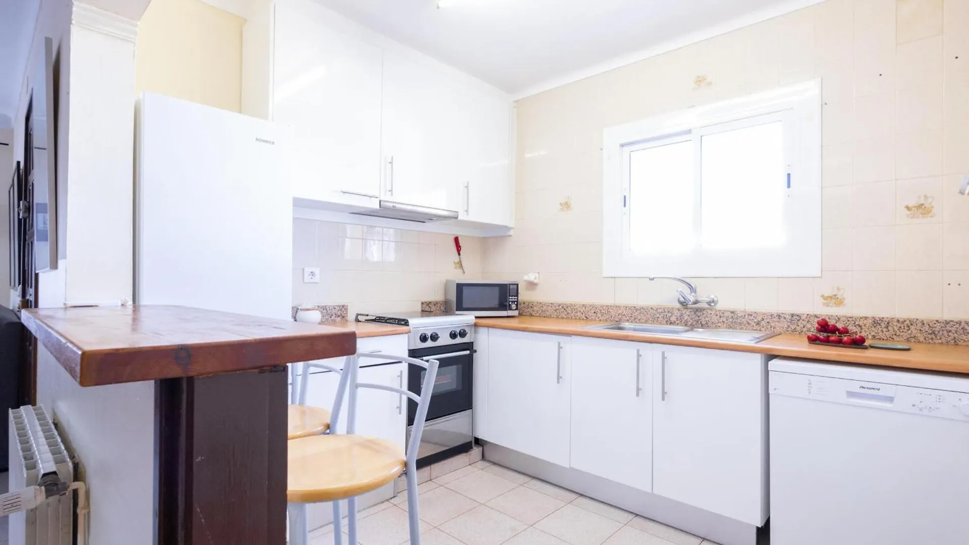 Дом отдыха Вилла Casa Familiar Con Terraza, Bbq, Wifi Y Parking A 900 M De La Playa En L'Escala - Es-325-8 Торроэлья-де-Монгри