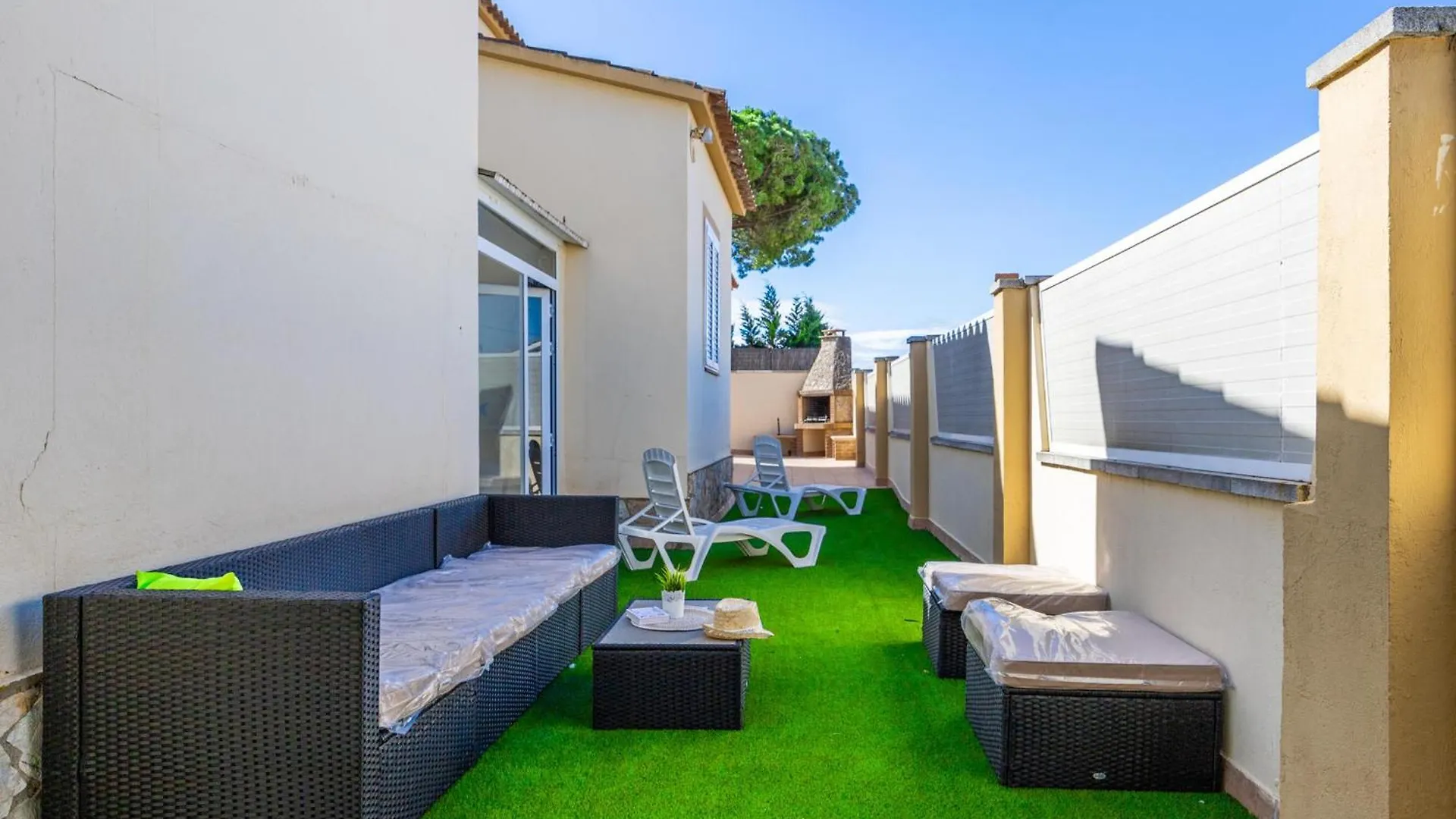 Дом отдыха Вилла Casa Familiar Con Terraza, Bbq, Wifi Y Parking A 900 M De La Playa En L'Escala - Es-325-8 Торроэлья-де-Монгри